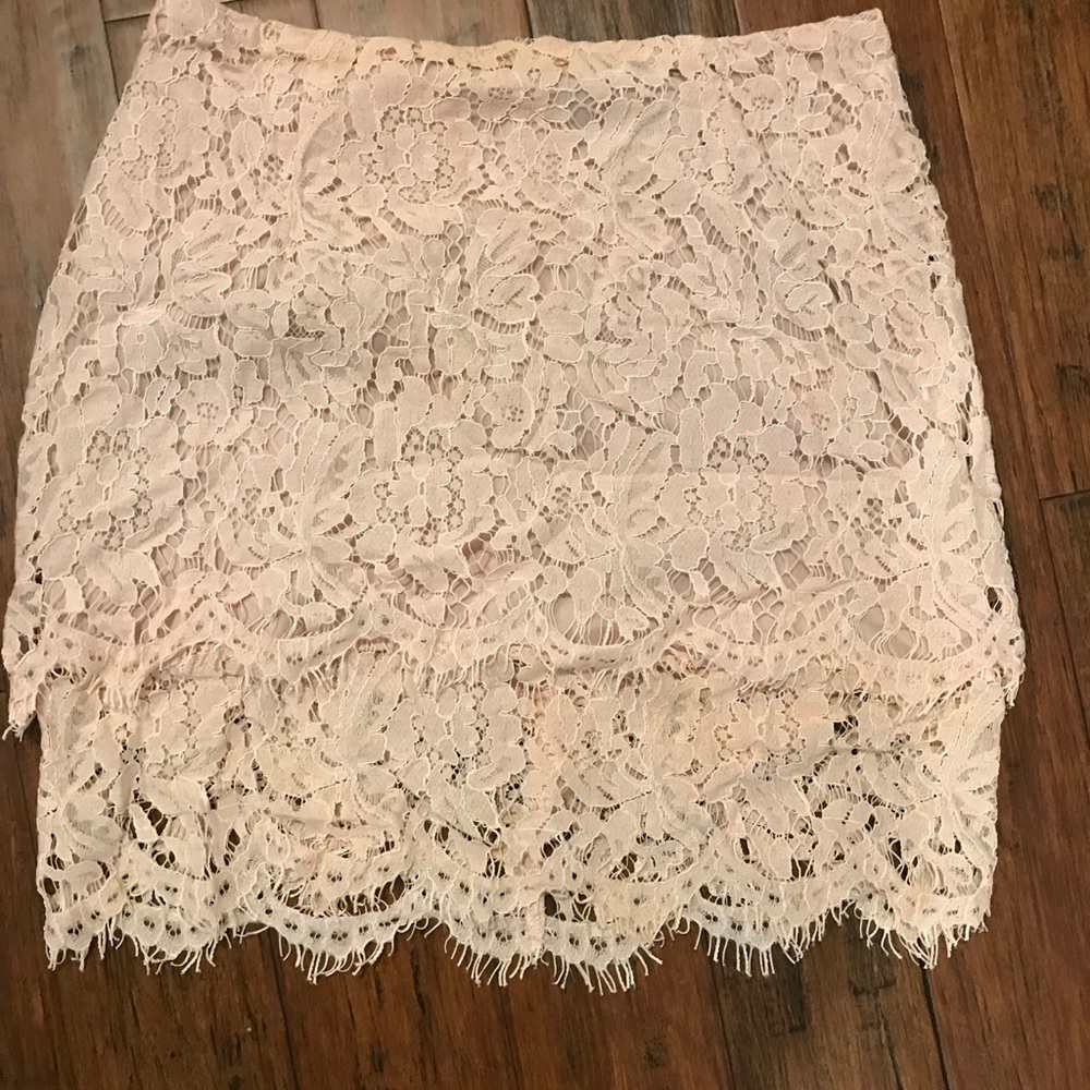 Lulu lace skirt